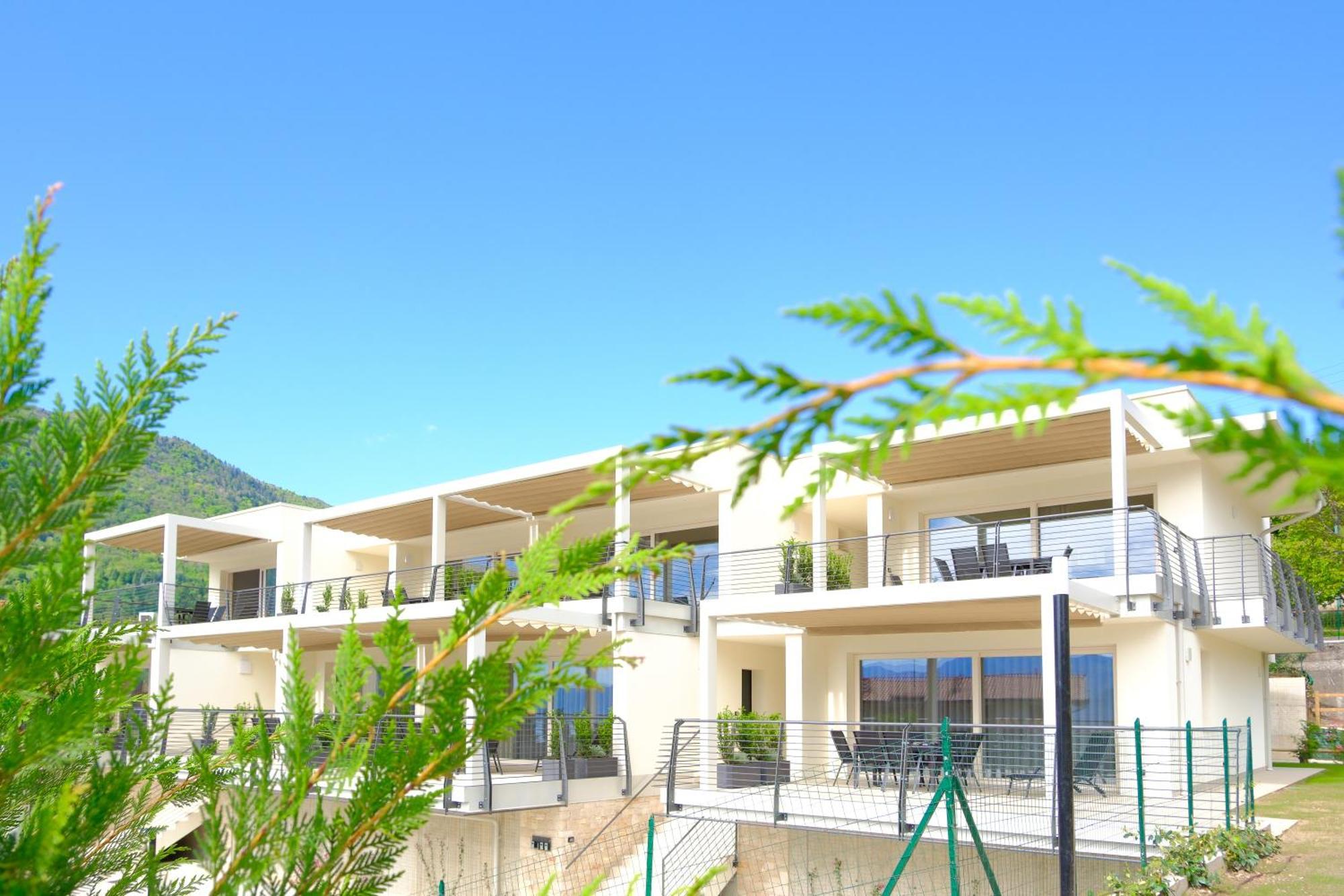 Costa Blu - Terrace Overlooking The Lake & Pool リーヴァ・ディ・ソルト エクステリア 写真