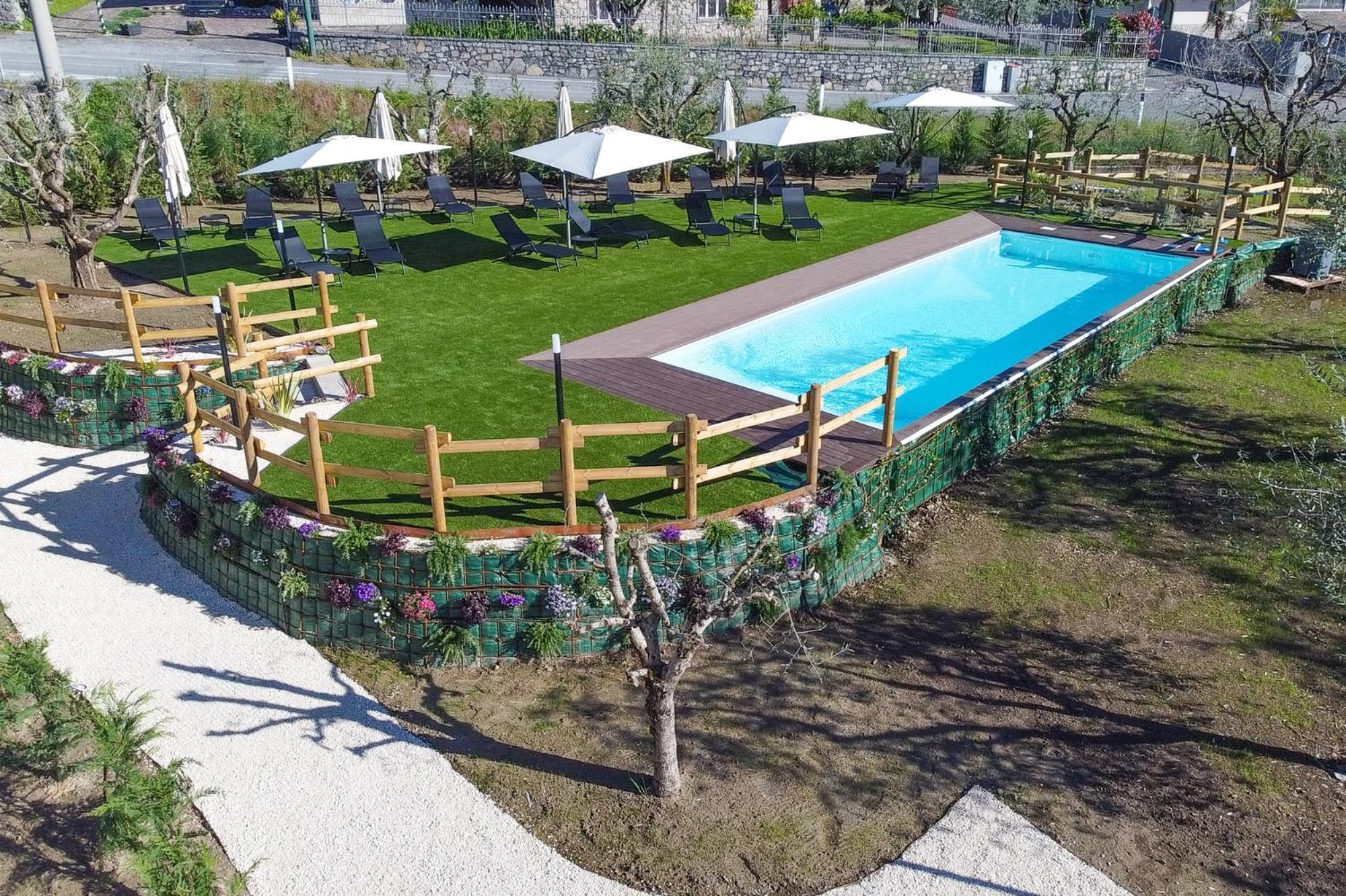 Costa Blu - Terrace Overlooking The Lake & Pool リーヴァ・ディ・ソルト エクステリア 写真